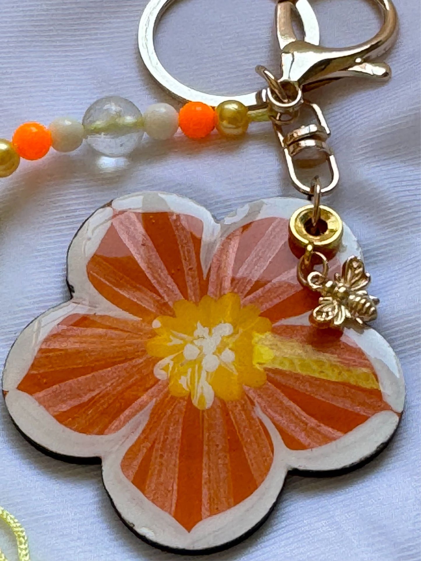 Chaveiro Flor Solar com Abelhinha ✨